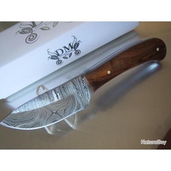 Couteau de Chasse Skinner Lame Damas 258 Couches Manche Bois Etui Cuir DM1080WN