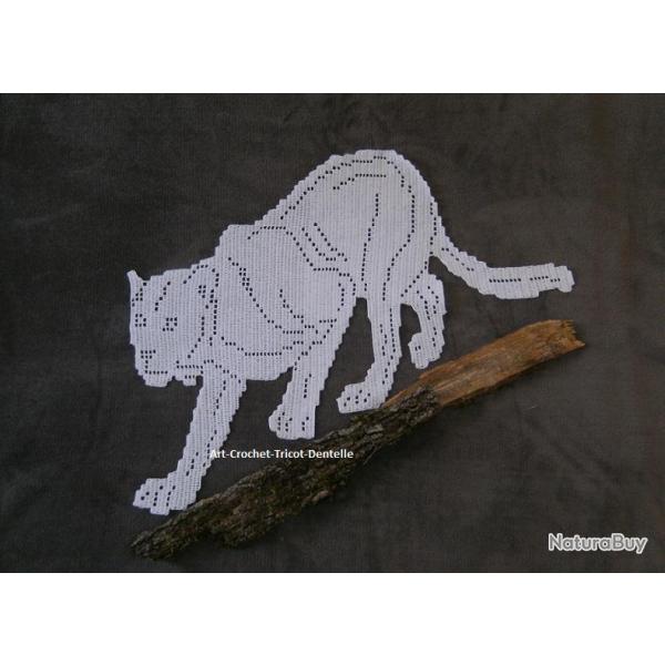 Art textile animalier : Panth�re dentelle de crochet fait main.