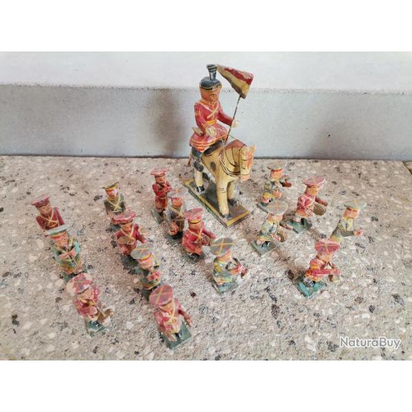 Ensemble figurines indiennes anciennes de 18 sujets