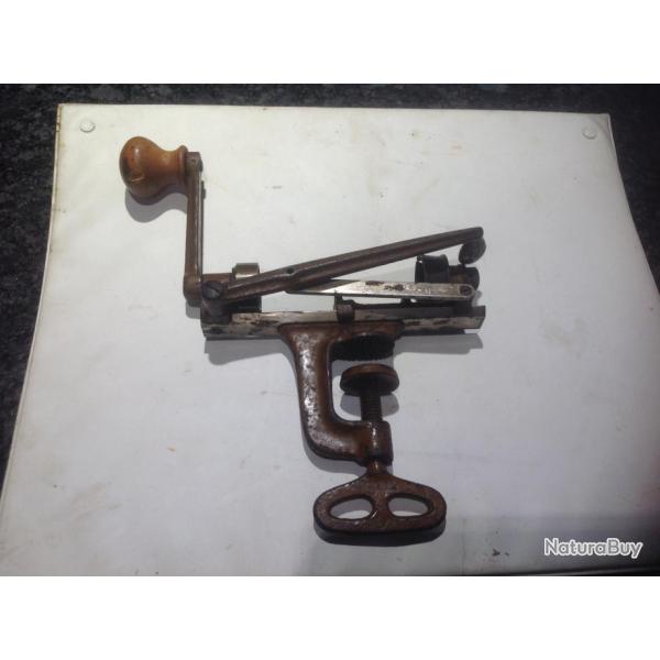 sertisseur a  broche  manufrance en calibre 12  0000