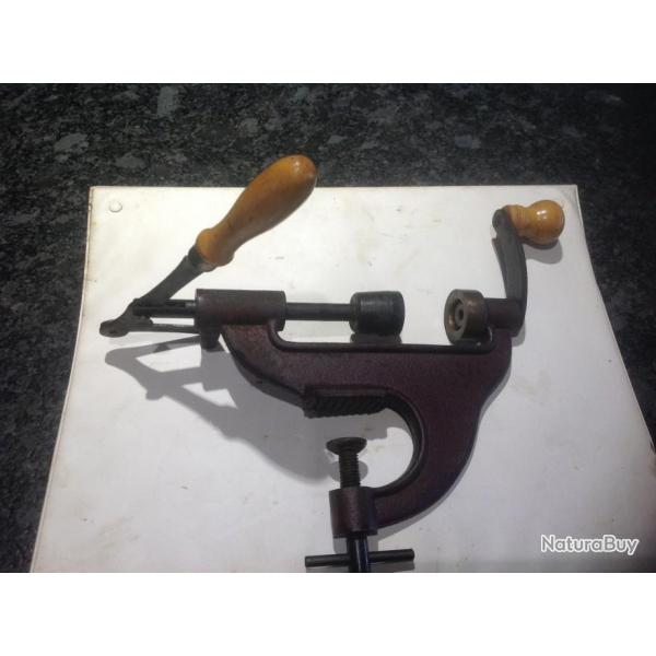 sertisseur   en  fonte  calibre  16  a poussoir j 904  bis  no  2