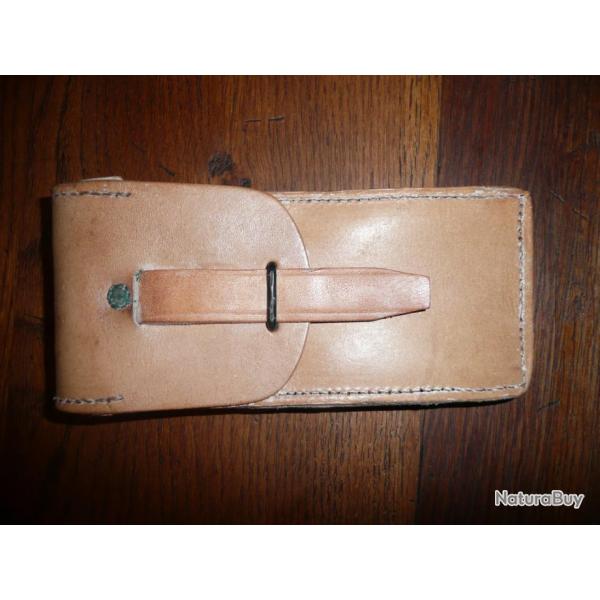 Porte ncessaire de nettoyage en cuir  pour MAT 49 ( ALGERIE INDOCHINE TAP )