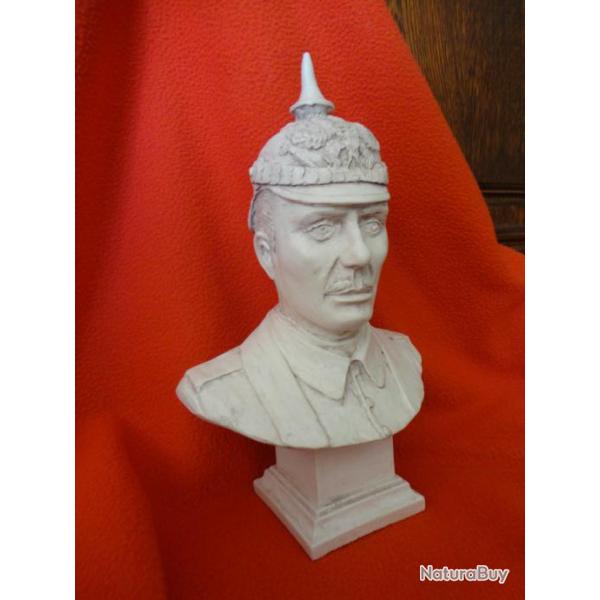 buste de militaire casque � pointe*