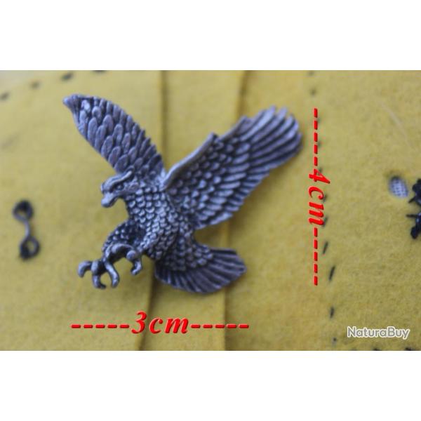 Insigne en m�tal repr�sentant un Rapace