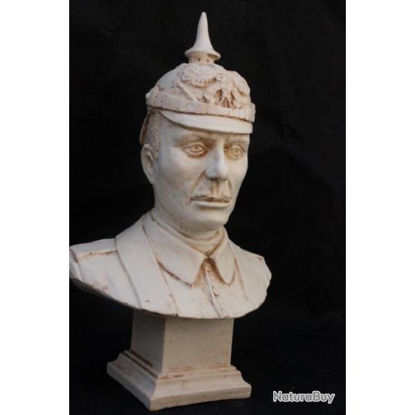 Buste sur socle repr�sentant un Prussien de 14-18