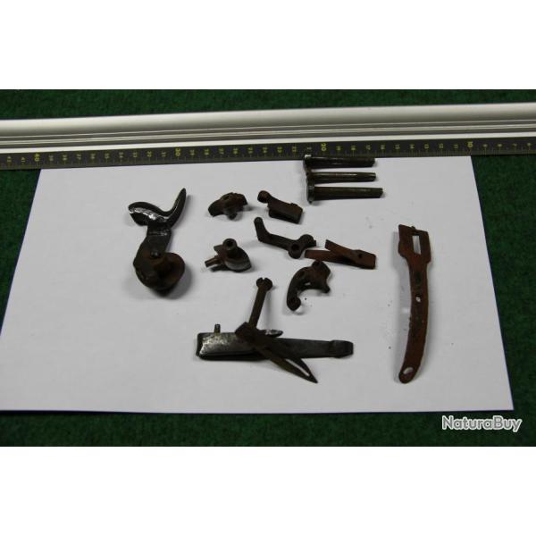 LOT  DE  PIECES  DE  FUSIL  DE  GUERRE   19 EME