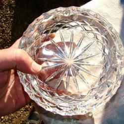 MAGNIFIQUE CENDRIER EN CRISTAL EN EXCELLENT ETAT TRES LOURD, POUR VIDE POCHE OU CENDRIER CLASSE