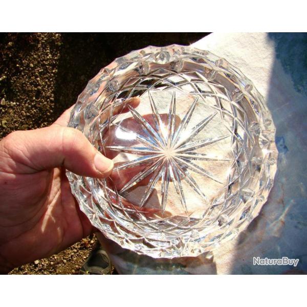 MAGNIFIQUE CENDRIER EN CRISTAL EN EXCELLENT ETAT TRES LOURD, POUR VIDE POCHE OU CENDRIER CLASSE