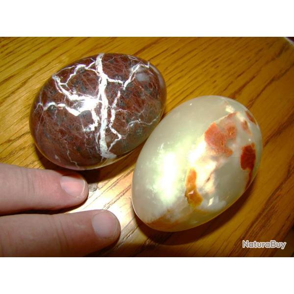 SUBLIME PAIRE D'OEUFS EN PIERRES POLIES = LOT DE 2  EN ONIX ET MARBRE MULTI- NUANCES POUR COLLECTION
