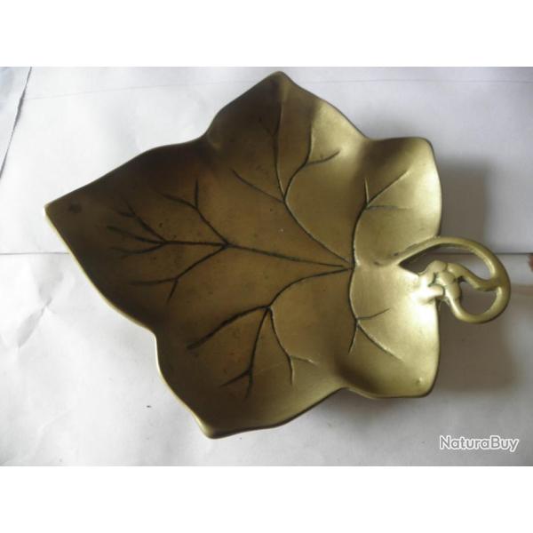 antique vide poche en laiton 21.5 x 17.5 cm