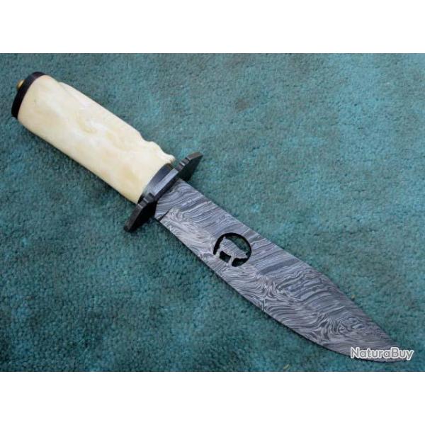 COUTEAU DE CHASSE DAMAS MANCHE SCULPTE