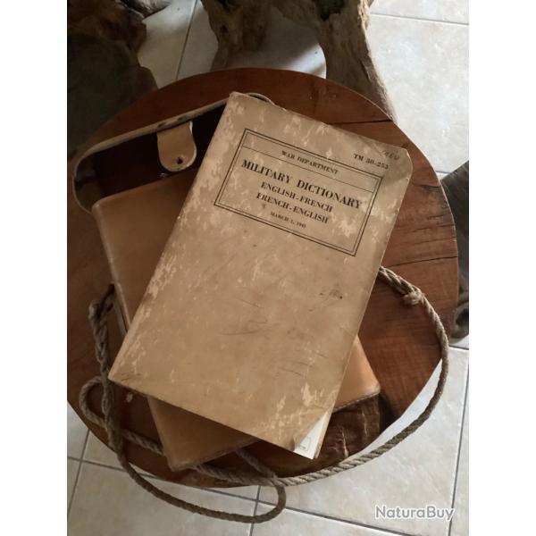 Magnifique pochette pour War Department Military Dictionary English French March 1943