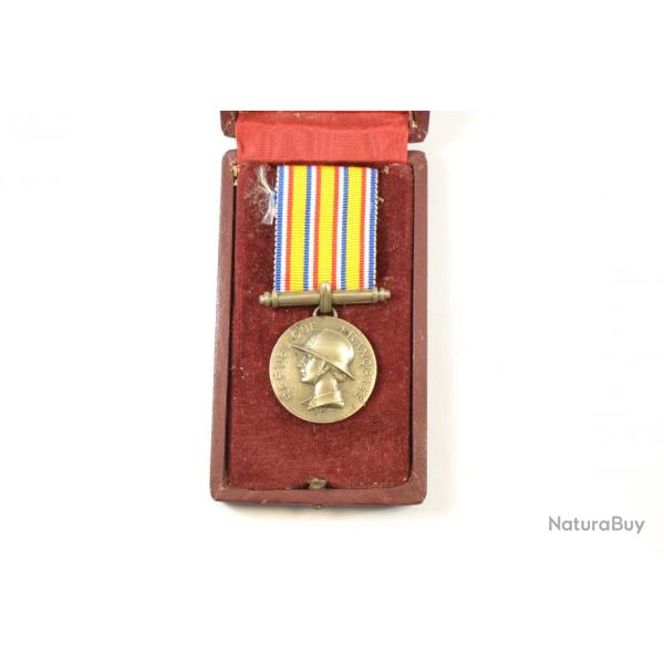 Ancienne m�daille Honneur Sapeurs Pompiers Argent 20 ans avec boite