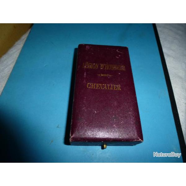 + LEGION D HONNEUR CHEVALIER DANS SON ECRIN