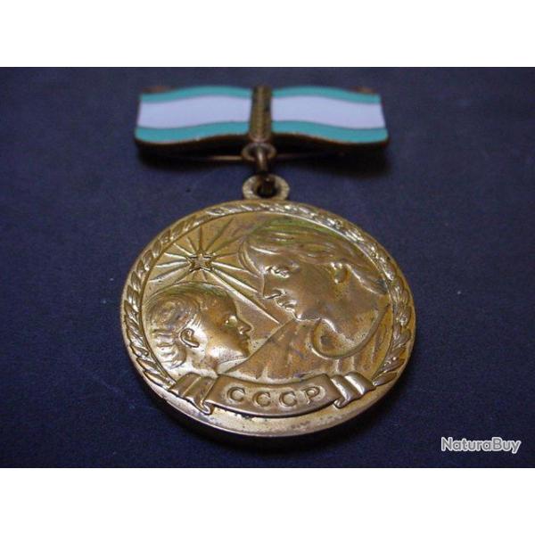 Belle m�daille de l' URSS des m�res de familles nombreuses.