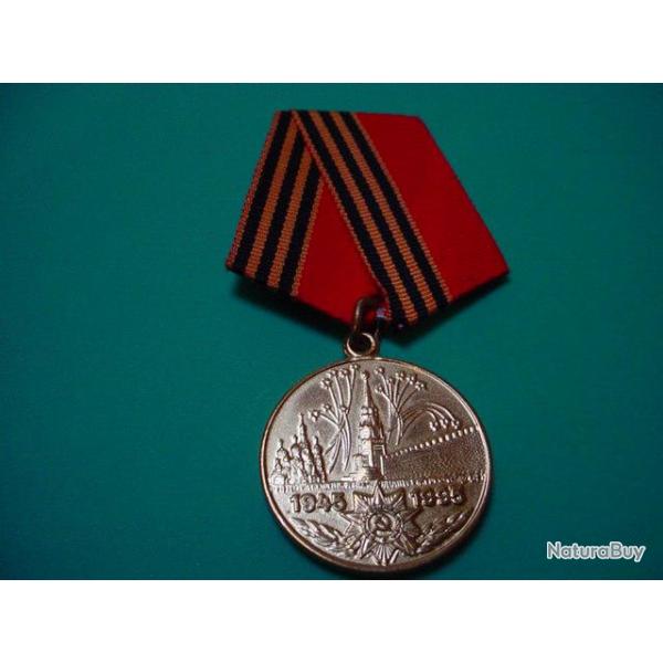 Belle m�daille del' URSS du 50�me de la Victoire de la Grande Guerre Patriotique 1941-1945.