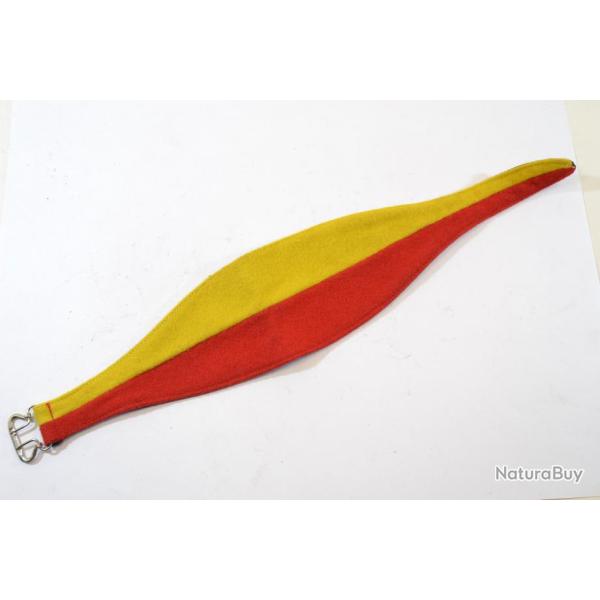 Ancien brassard militaire  identifier jaune et rouge. France WW2 ? indochine ? Algrie ? moderne ?