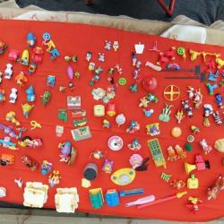 ..Lot de petit  jouets vantage