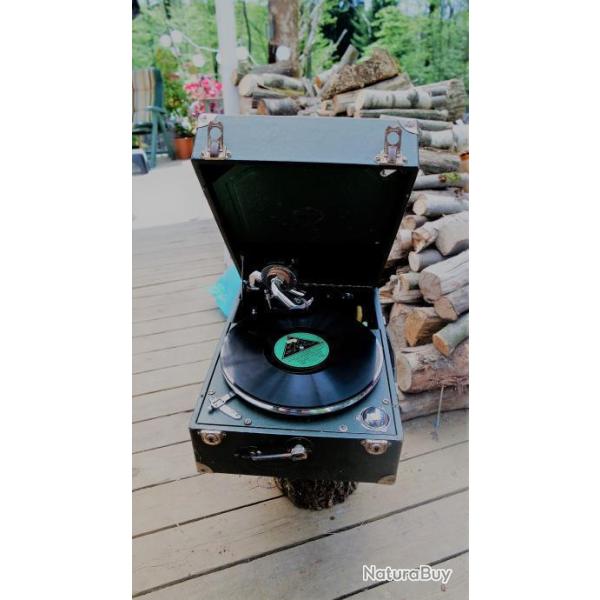 Phonographe  78 T pr� XX�m + 30 Disques --boite � aiguilles et tampon sont manquant