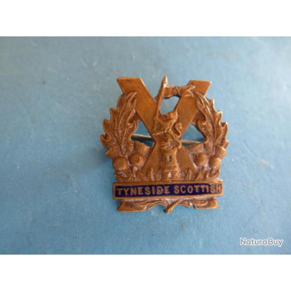 + INSIGNE 43 ANGLAISE WW1 OU WW2 ? 22 mm x 23  mm