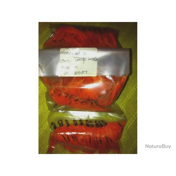 5 mouches montees sur  triple no4.avec plume orange