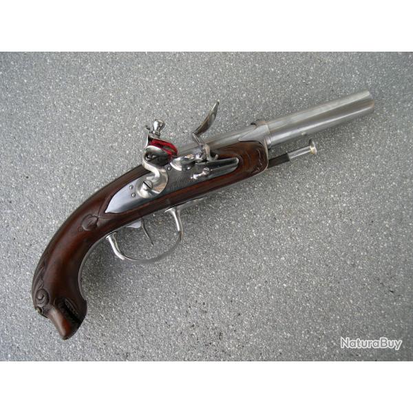 EXCEPTIONNEL Pistolet d'Officier de Marine fin 18 iem , dit " Chien de Mer ".