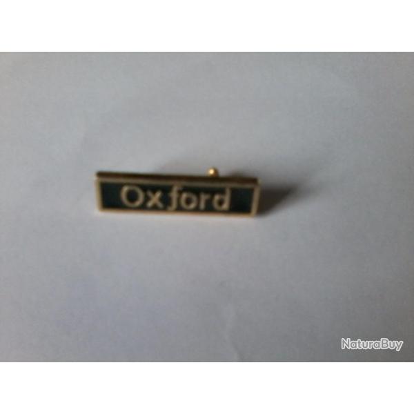 petite broche marqu�e OXFORD 33 mm X 9 mm
