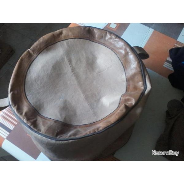 pouf H 30 cm diam�tre 45 cm  haut vide en peau de ch�vre