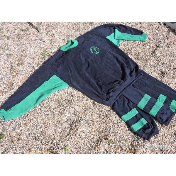 TENUE DE SPORT -- MARINE NATIONALE  -- VESTE + 2 PANTALONS -- TRES BEL ETAT