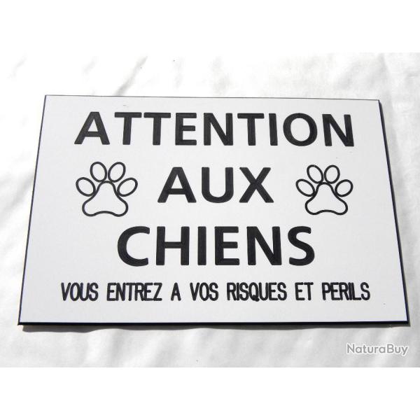 pancarte "ATTENTION AUX CHIENS VOUS ENTREZ A VOS RISQUES ET PERILS" ft 150 x 100 mm fond BLANC