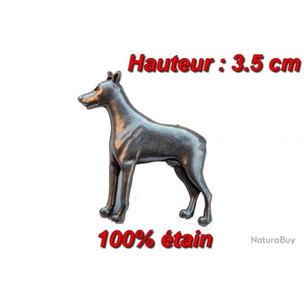 Insigne repr�sentant un Doberman ( hauteur: 3.5 cm , fixation mode pin's)