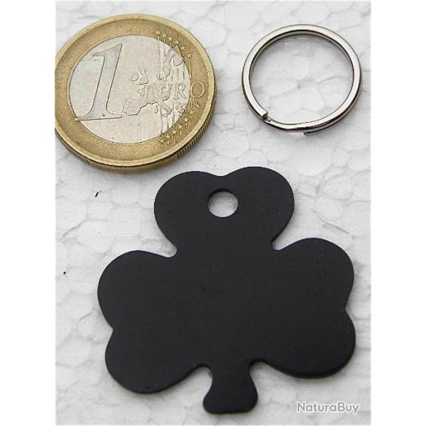 MEDAILLE Grav�e chien noire "TREFLE" gravure, personnalisation offerte
