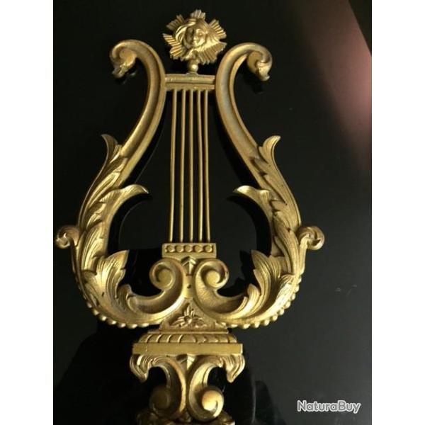 HAMPE EN LYRE
