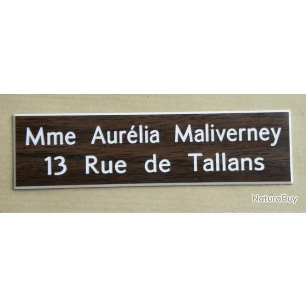 Plaque de boite aux lettre 2 lignes  format 25 x 100 mm personnalisable fond NOYER