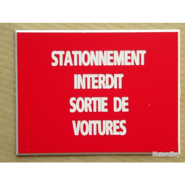 panneau adh�sif "STATIONNEMENT INTERDIT SORTIE DE VOITURES" format 150 x 200 mm fond ROUGE