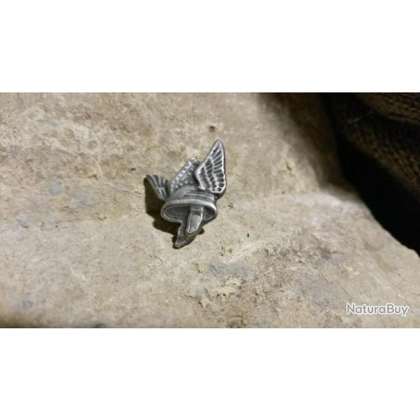 Casque Gaulois en m�tal - Hauteur : 2.5 cm - Fixation pin's une attache au dos de l'insigne