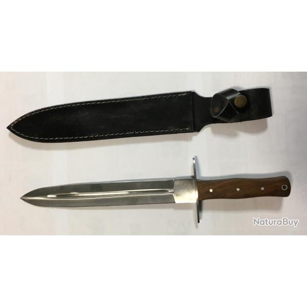  Dague de chasse avec manche en bois clair