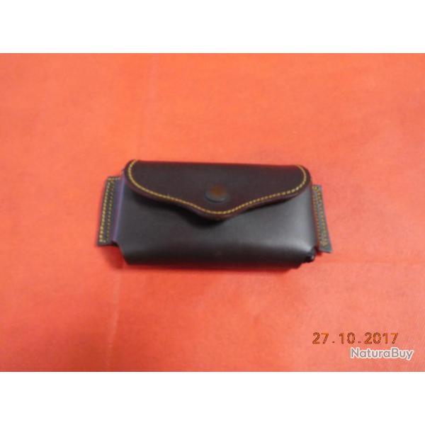 tui pour tlphone en cuir, ide cadeaux