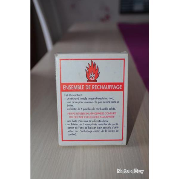 Boite comprenant un kit de r�chauffage complet provenant d?une boite de ration Fran�aise  ann�e 80