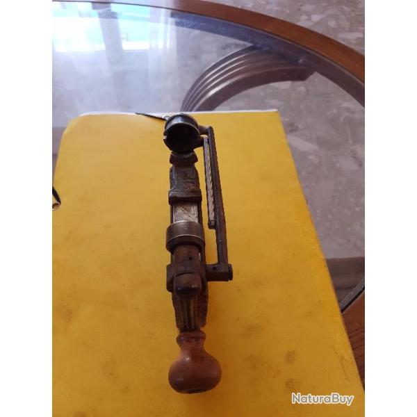 sertisseur de la manufrance a broche en calibre 20  pour mettre a l;etau fonctionel et efficace