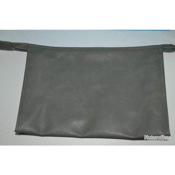 Rare et Belle Trousse de toilette arm�e francaise ann�e 80