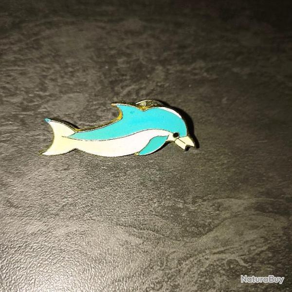 Pin's neuf dauphin
