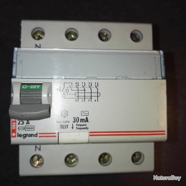 Interrupteur diff�rentiel t�tra 25A- 30mA Legrand neuf