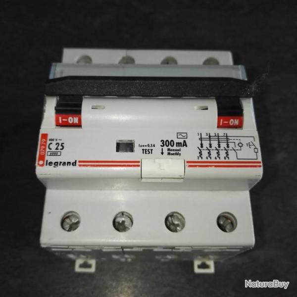 Disjoncteur diff�rentiel t�tra C25 - 300mA Legrand neuf