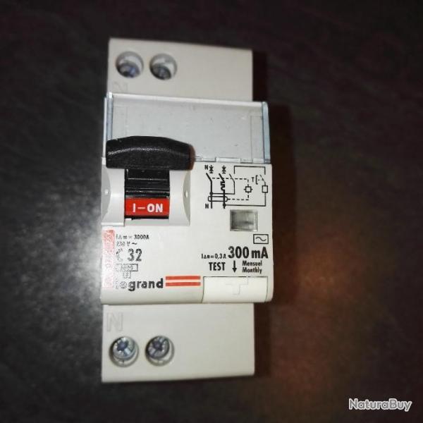 Disjoncteur diff�rentiel C32- 300mA Legrand neuf