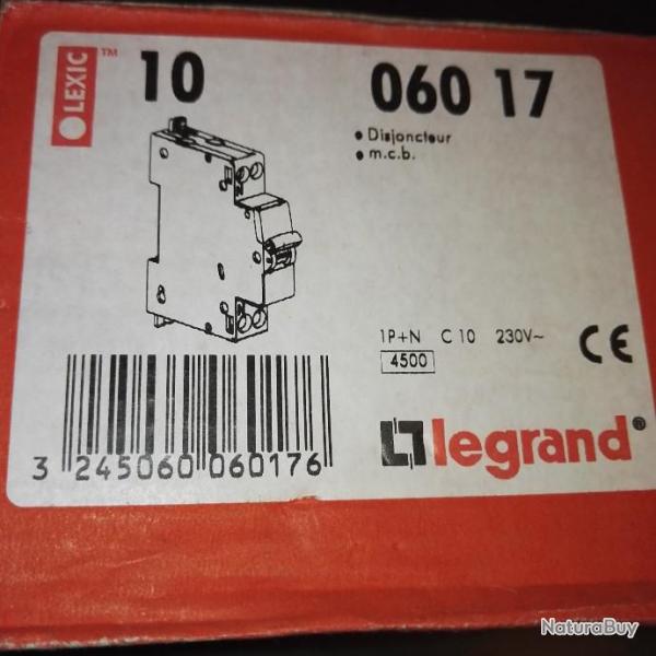 Boite de 10 disjoncteurs 10A Legrand neuf