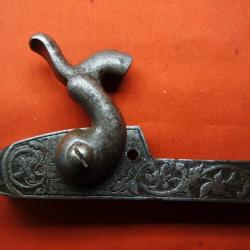 Platine de Pistolet &agrave; percussion c&ocirc;t&eacute; droit sign&eacute;e PL68