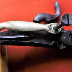 PL75...Platine r&eacute;glementaire &agrave; silex transform&eacute;&eacute; percussion avec contre platine et visserie
