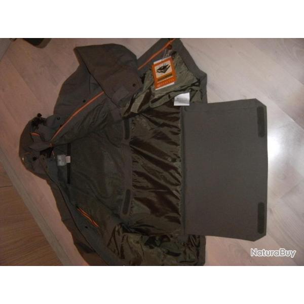 BRADE  50 % !! 1  VESTE  CHASSE BERETTA NEUVE  !!!  "multiclimate " S/M  100 euros   !!! A SAISIR