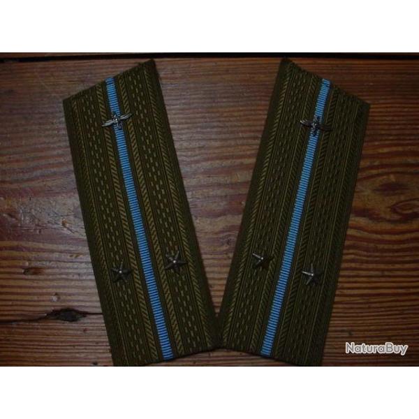 Rares Epaulettes  sovi�tique de lieutenant  d'aviation.